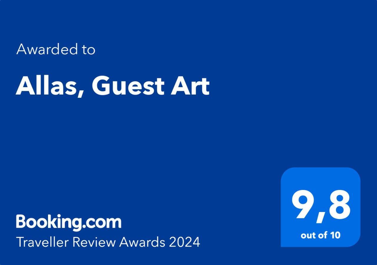 דירה Allas, Guest Art *